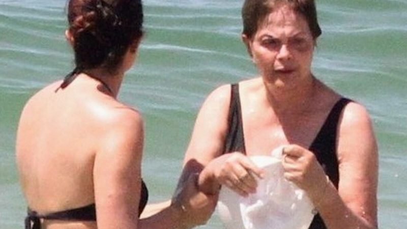 Ex-presidente Dilma Rousseff curte dia de praia no Rio de Janeiro