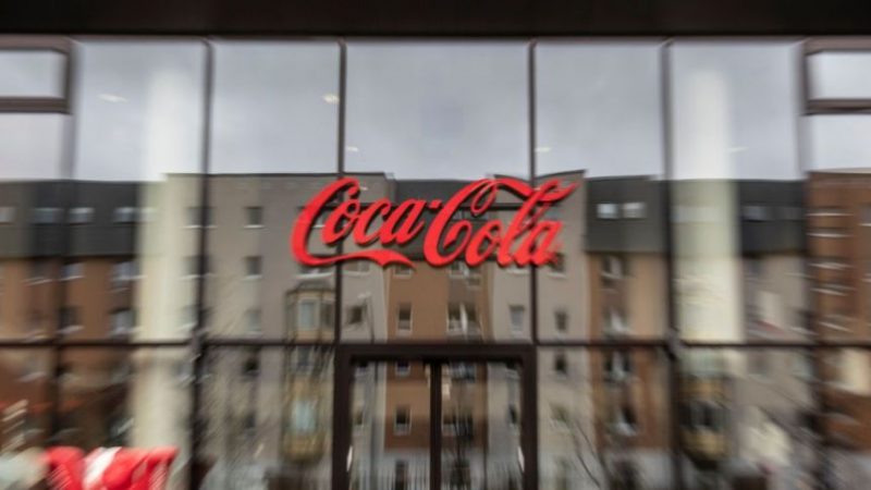 Coca-Cola vai transformar refresco popular em bebida alcoólica