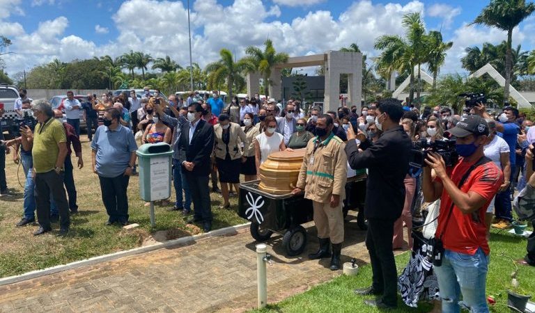 Ex-governador Lavoisier Maia é sepultado na Grande Natal