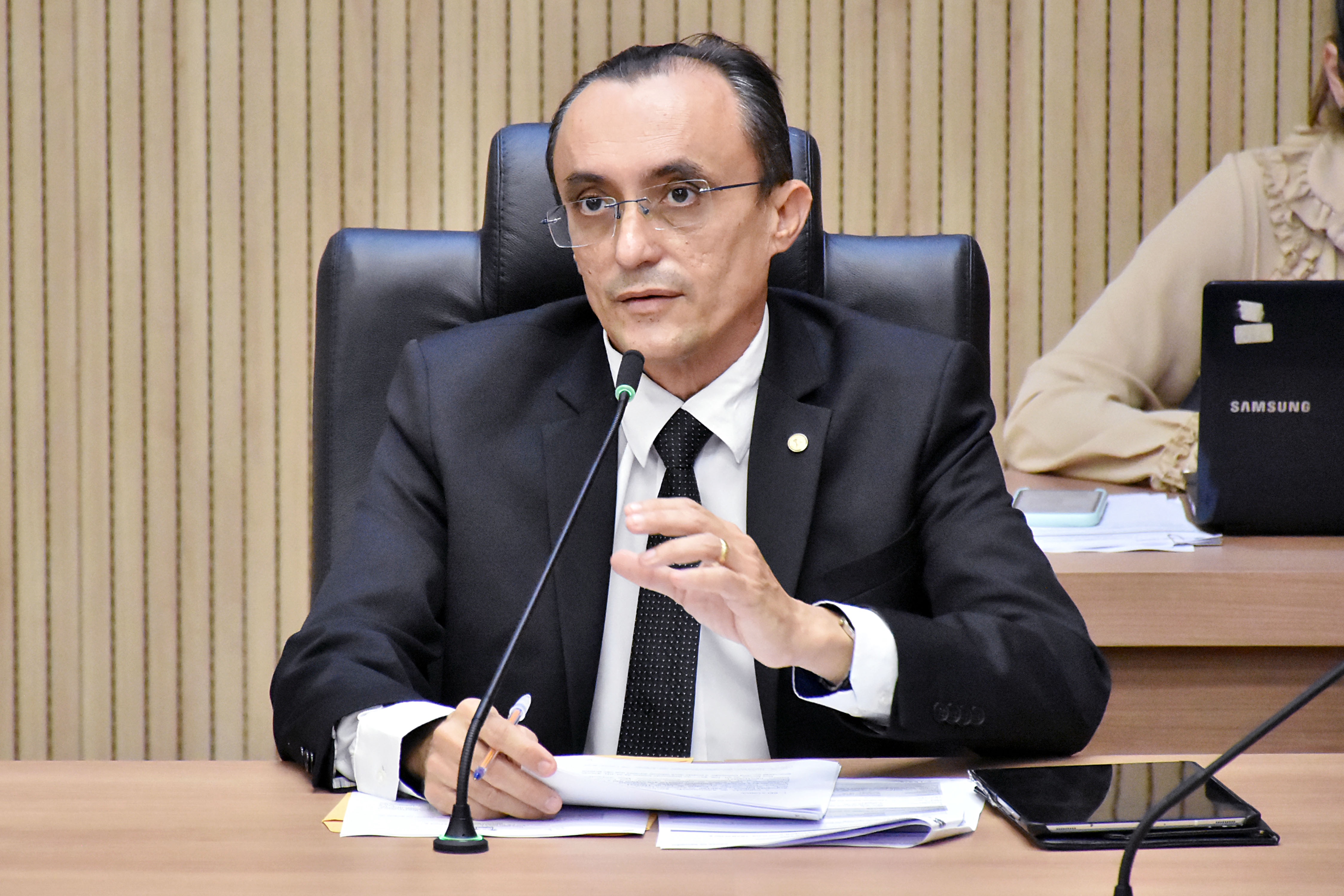Projetos de igualdade racial e de proteção à mulher são aprovados na Comissão da ALRN