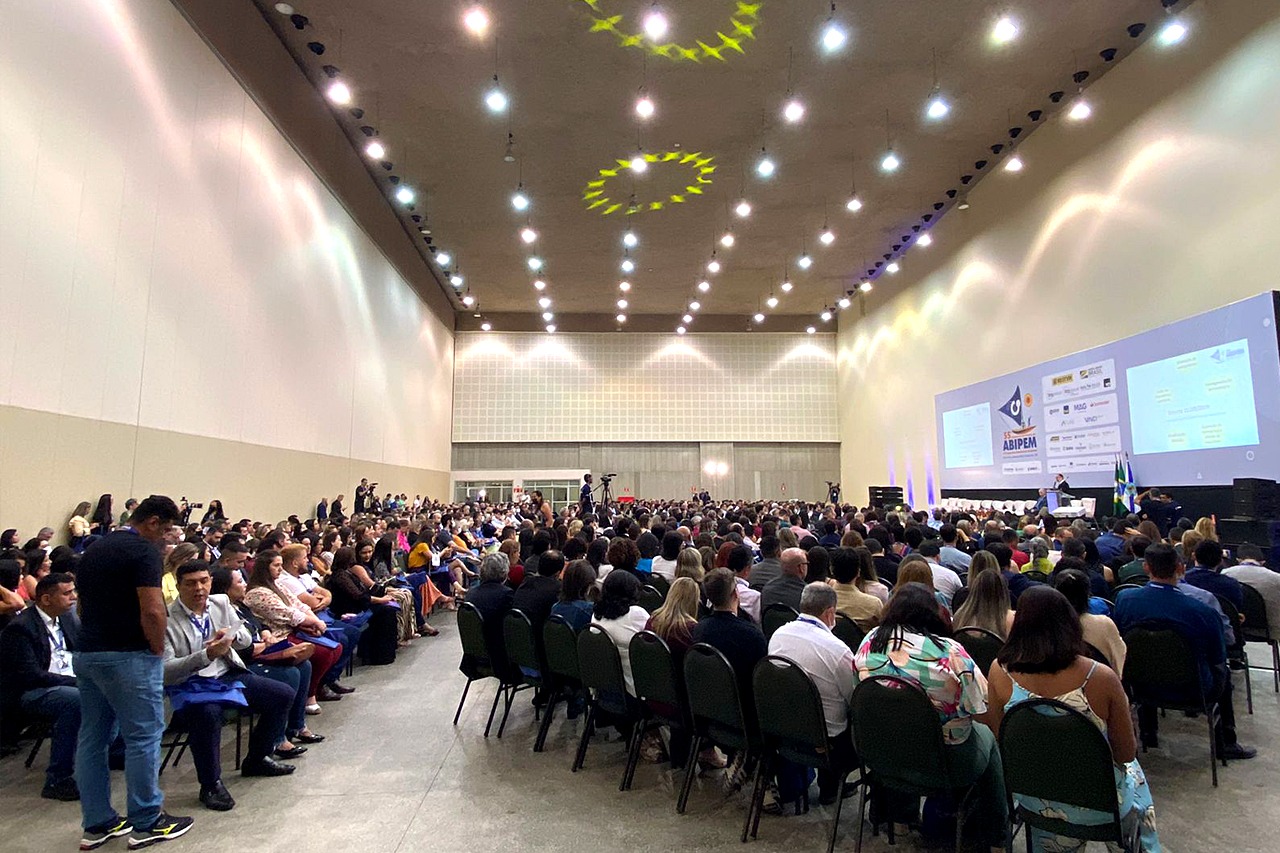 Comissão de servidores da ALRN participa de congresso sobre plano de previdência no Ceará