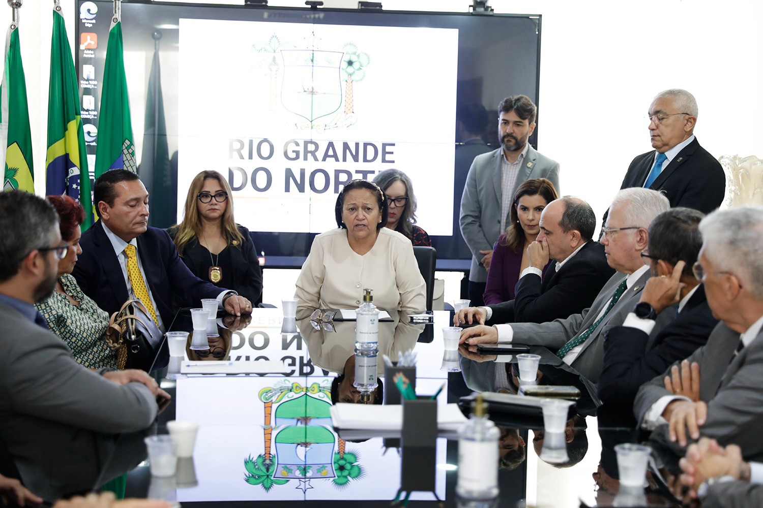 Governo reúne poderes e ministério público para reforçar medidas de combate à violência