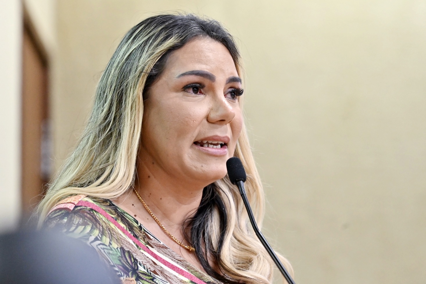 Emocionada, Deputada Eudiane Macedo fala sobre bullying e diz: “As pessoas têm medo de falar sobre as agressões que estão sofrendo”
