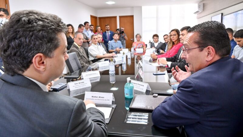 Em encontro proposto pelo Deputado Ezequiel Ferreira, Governo garante mais segurança às escolas