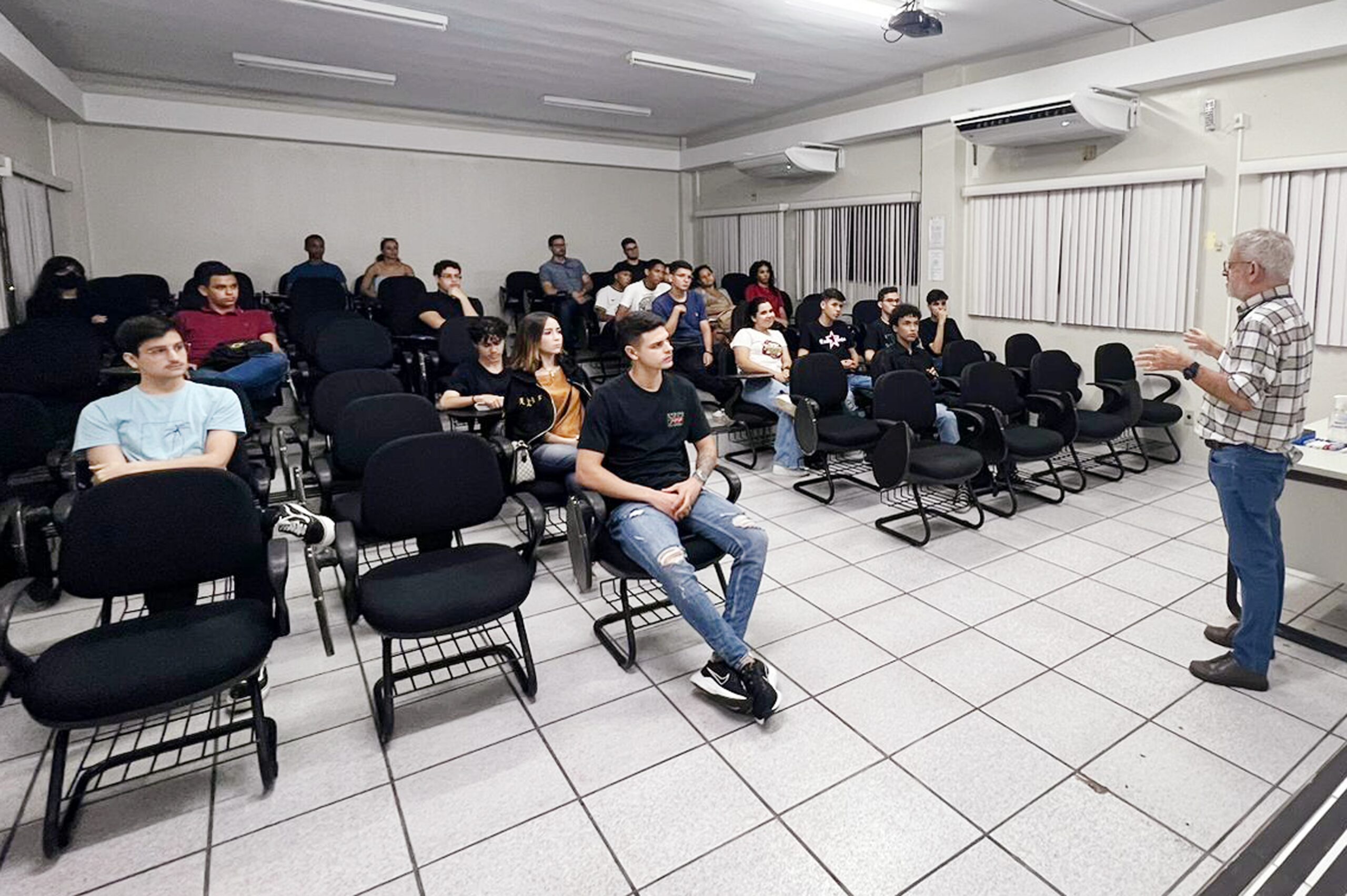 Começam amanhã as aulas do Curso de Formação Web na Escola da Assembleia