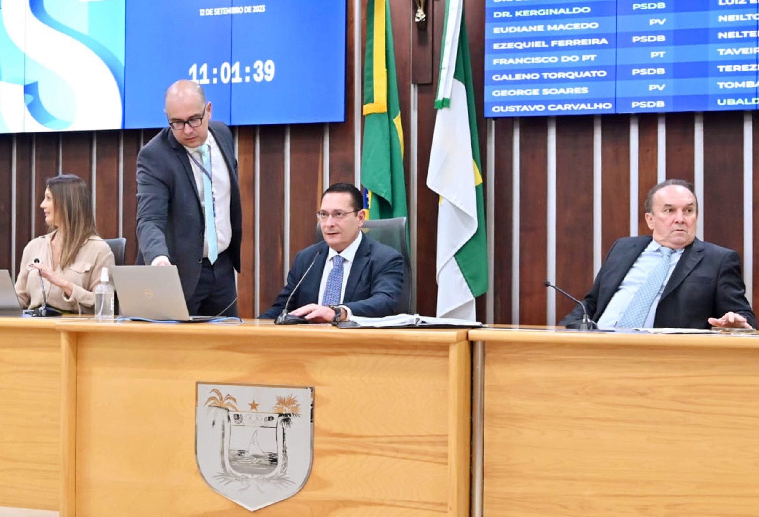 Assembleia Legislativa homenageia professores em sessão solene