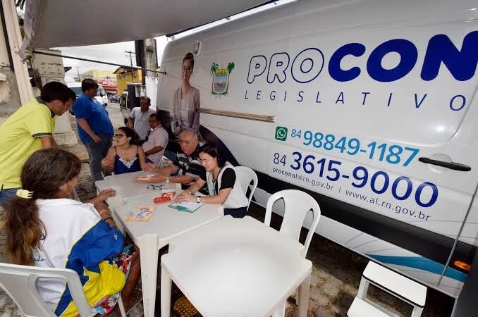 Procon Legislativo e Procon RN conscientizam potiguares na Black Friday