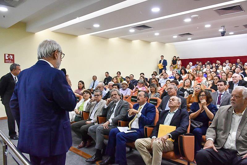 Diretor da Escola da AL participa da celebração dos 20 anos da Escola do TC