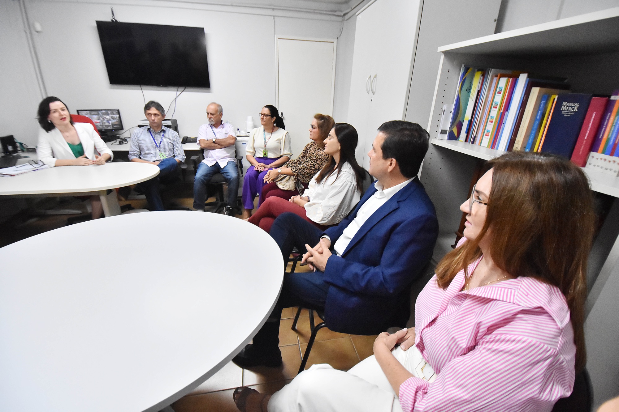 Comissão de Saúde da ALRN visita Unicat para abordar escassez de medicamentos