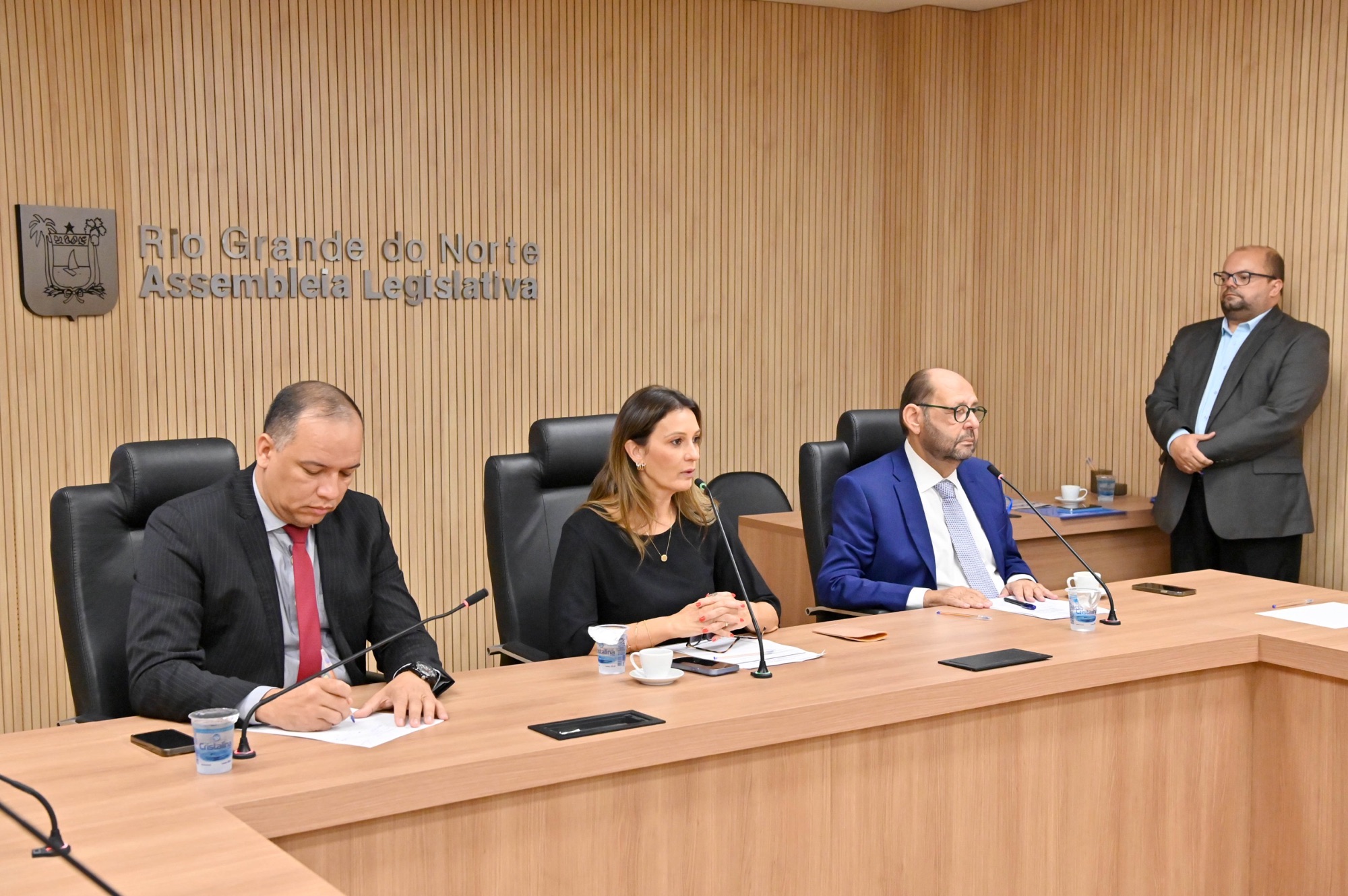Comissão aprova prorrogação do concurso para agente penitenciário