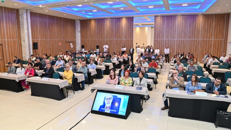 Lideranças municipais de escolas legislativas compartilham experiências