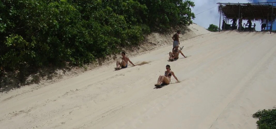 Justiça proíbe “esquibunda” nas dunas da Lagoa de Jacumã, em Ceará-Mirim