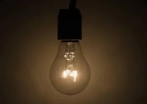 Conta de luz: bandeira amarela começa a valer a partir desta sexta-feira (1º), com redução de 76%