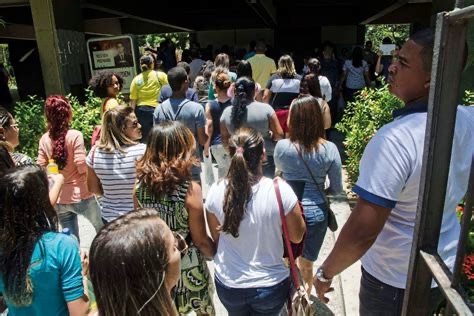 Mudança no Enem 2025 agita estudantes e educadores