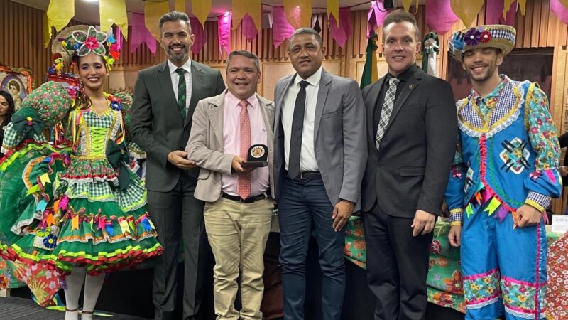 Produtor cultural é homenageado com a Comenda Marcilio Canário em SessãoSolene na Câmara Mundial do Natal