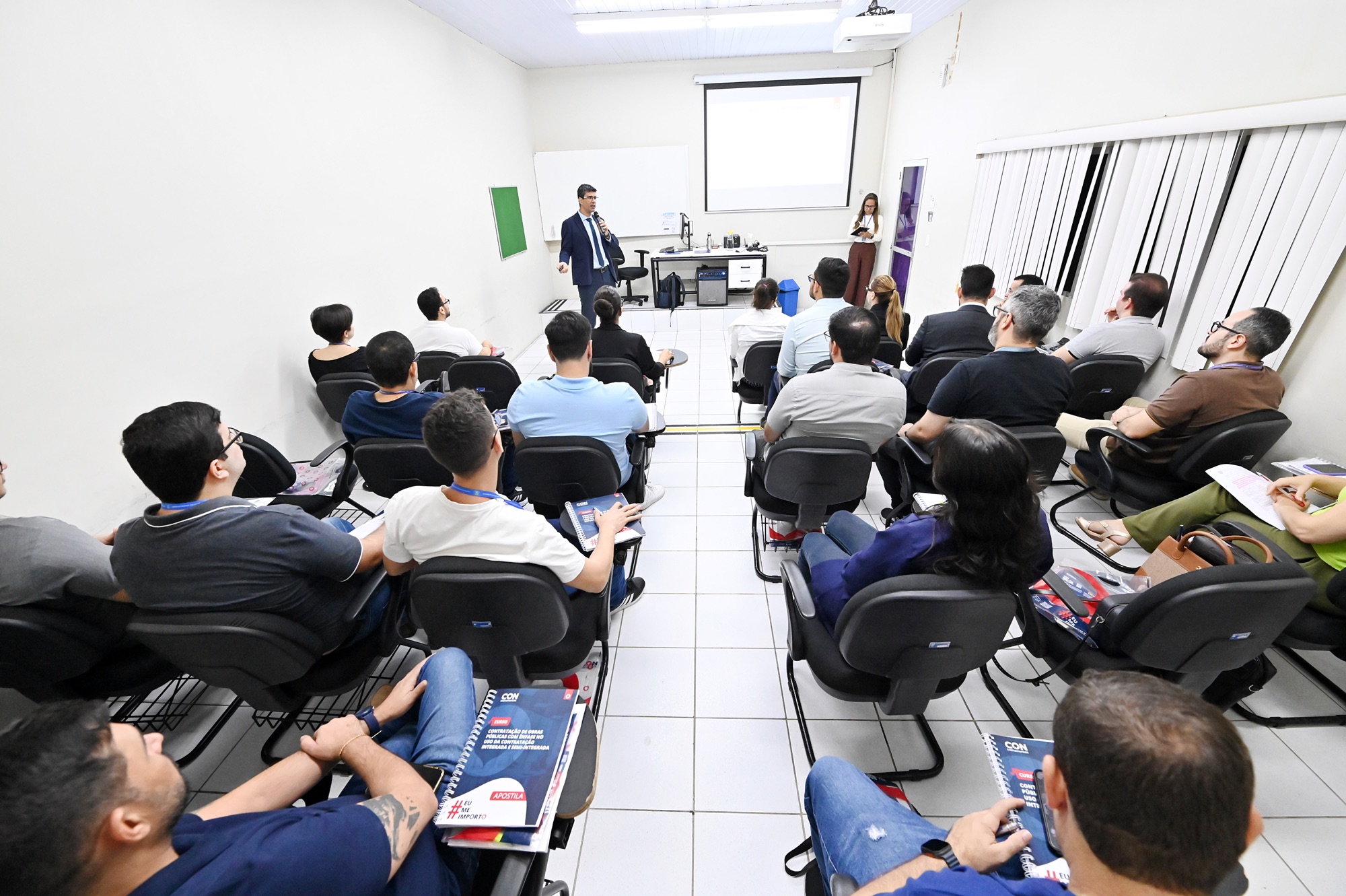 ALRN capacita servidores em contratação integrada e semi-integrada para obras e serviços