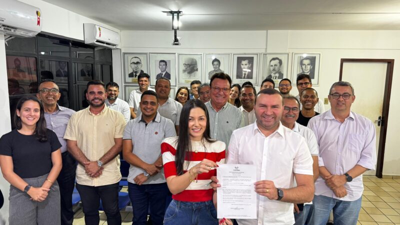 Prefeito Emídio Júnior viaja à China em busca de investimentos e deixa Raquel Rodrigues no comando de Macaíba