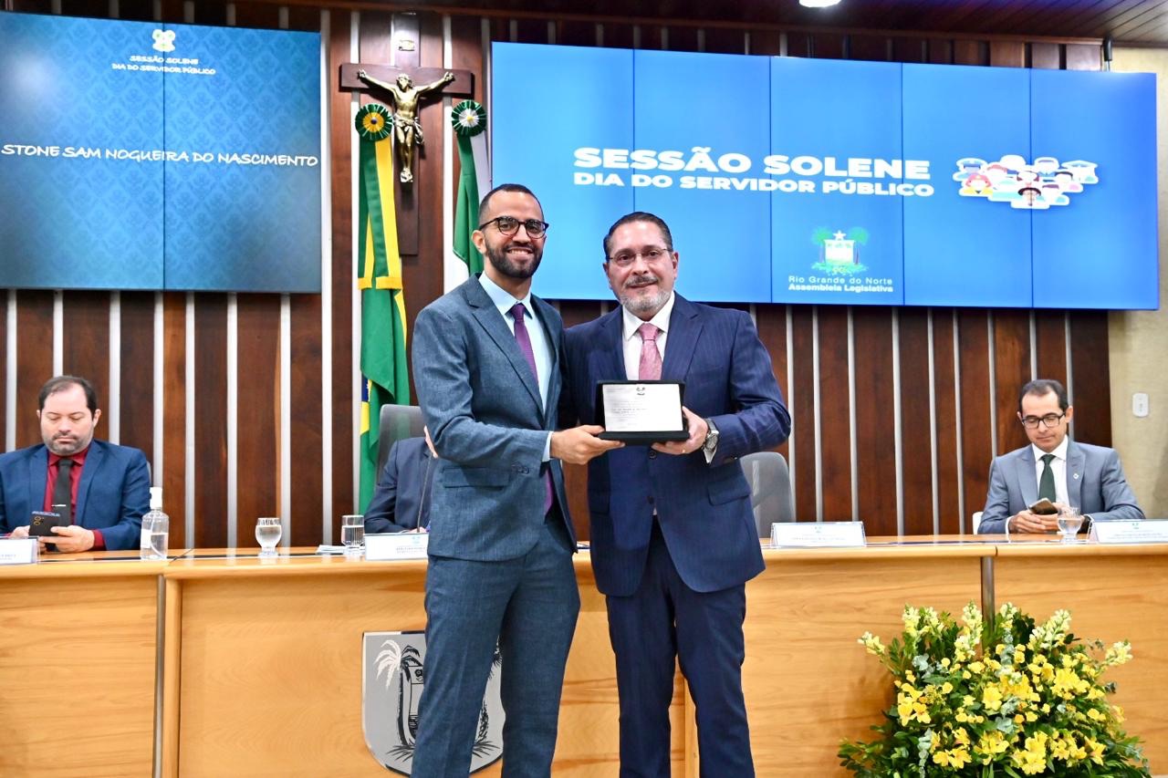 ALRN homenageia e reconhece servidores públicos pelo trabalho e dedicação