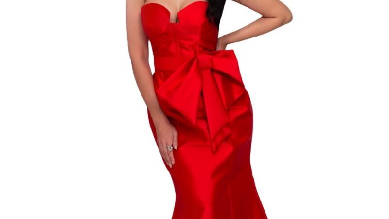 Marina Elali se apresenta no Teatro Riachuelo nesta terça-feira