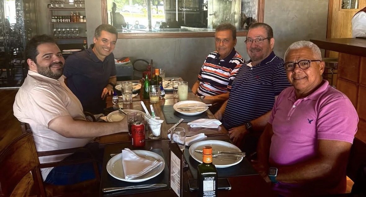 Carlos Eduardo admite avaliar candidatura a deputado estadual após conversa com Walter Alves