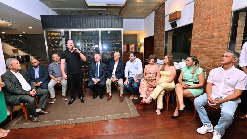 Ubaldo Fernandes recebe título de Parlamentar do Ano em noite prestigiada