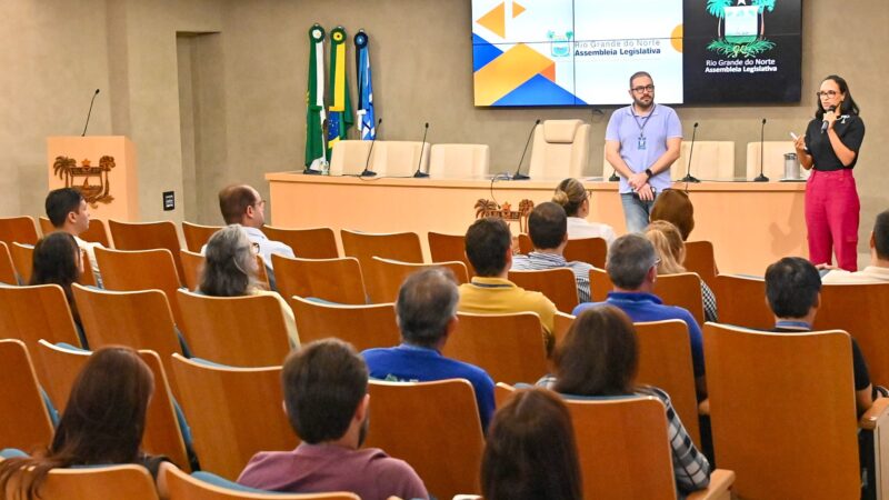 Assembleia capacita servidores para melhorar atendimento à população