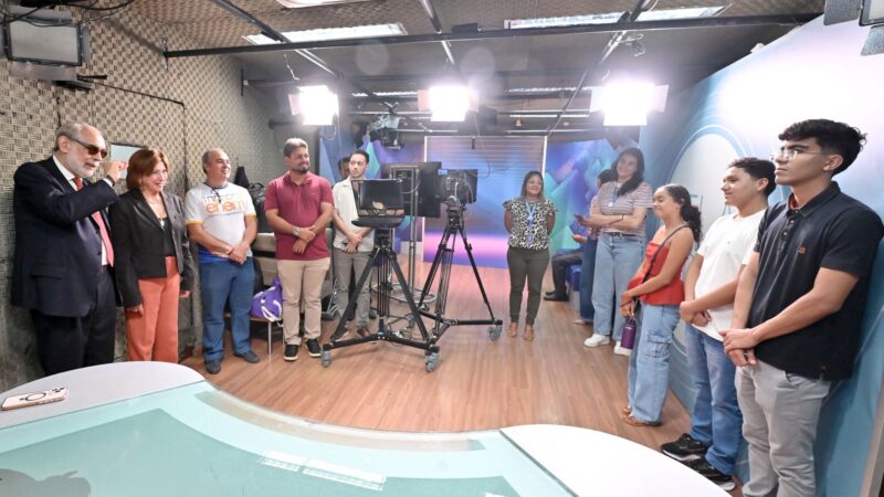 Alunos aprovados no Enem visitam ALRN e destacam impacto de programa gratuito