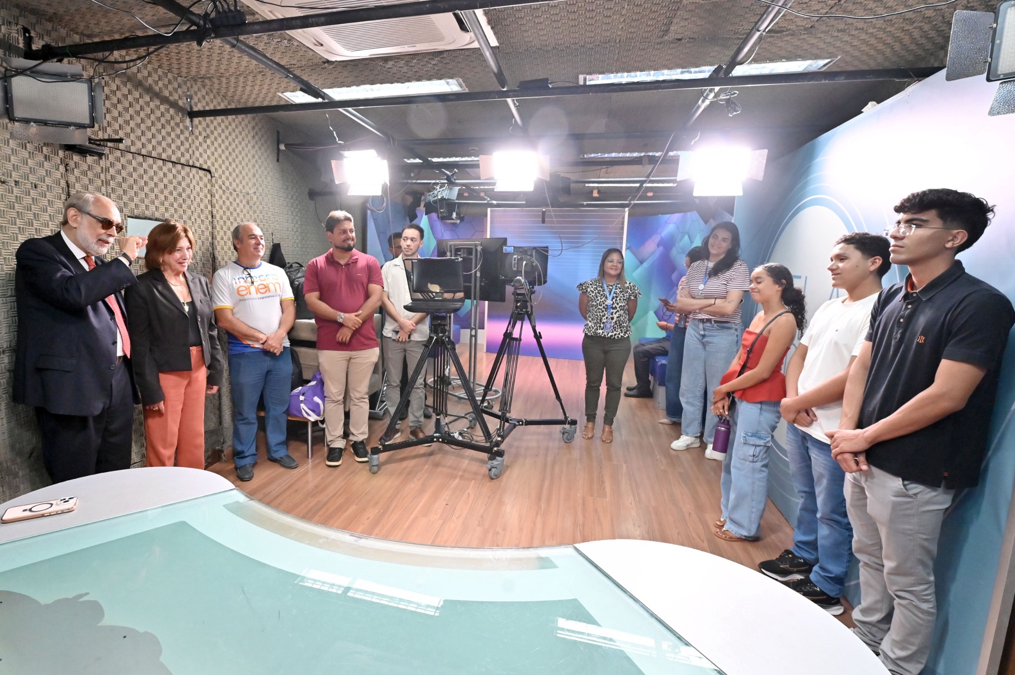 Alunos aprovados no Enem visitam ALRN e destacam impacto de programa gratuito