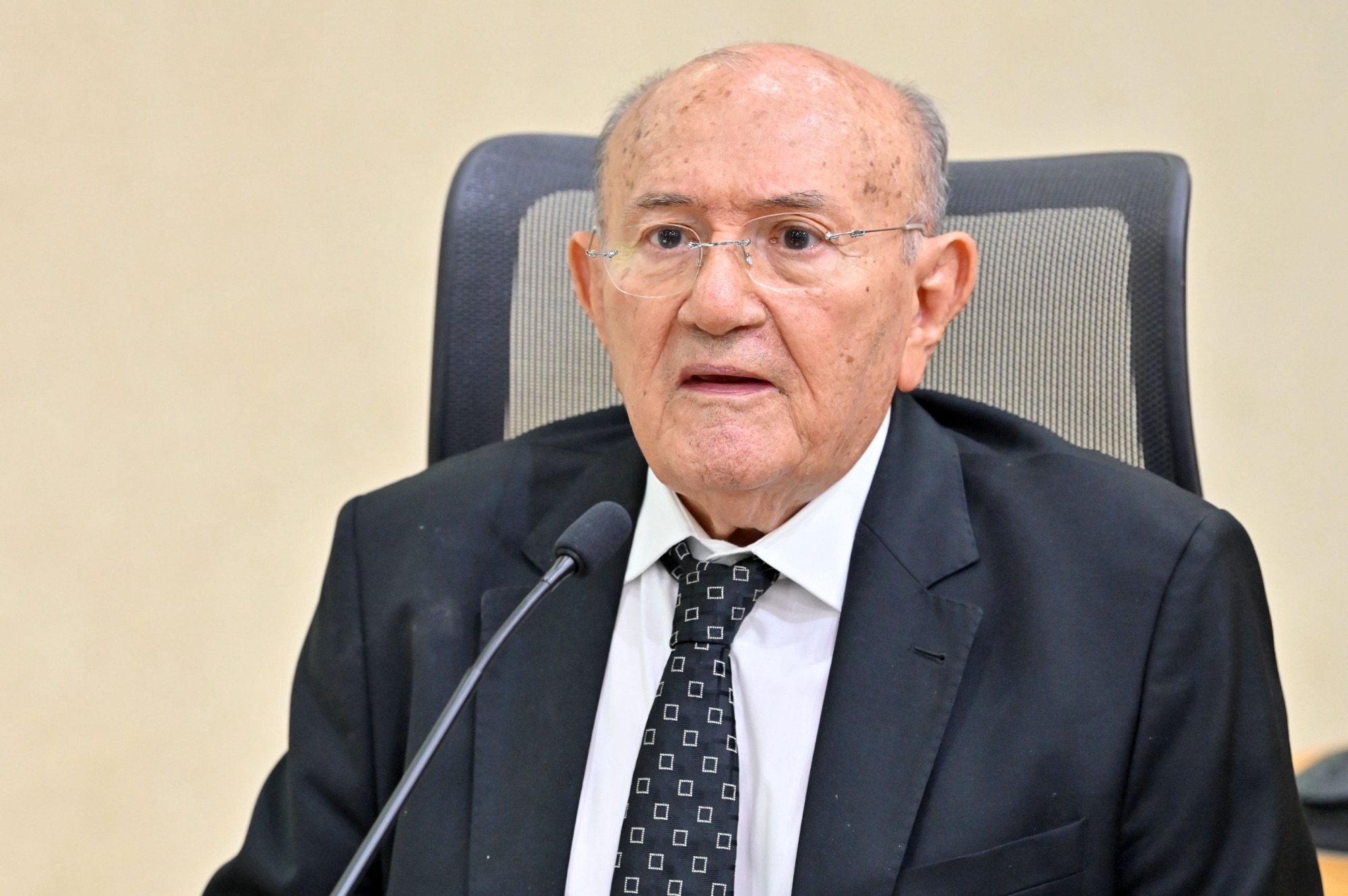 Após dias na UTI, deputado Vivaldo Costa recebe alta e segue recuperação em casa
