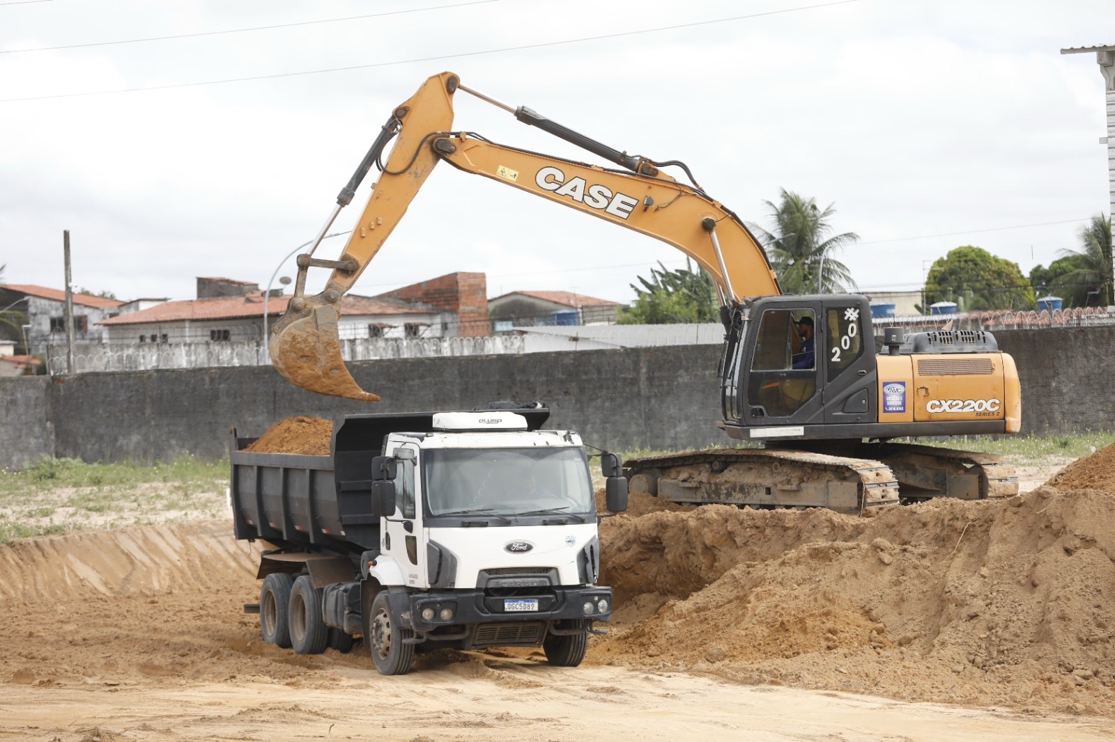 Governo rebate críticas e afirma que obras do Hospital Metropolitano já estão em andamento