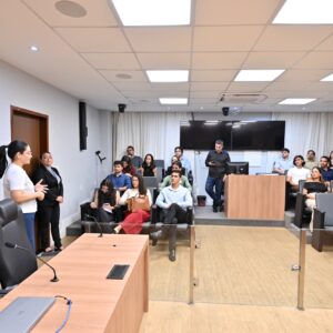 Alunos de Direito da UFRN vivenciam na prática o trabalho legislativo na ALRN