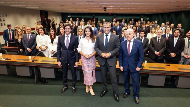 Procuradores de todo o país defendem autonomia orçamentária em ato em Brasília