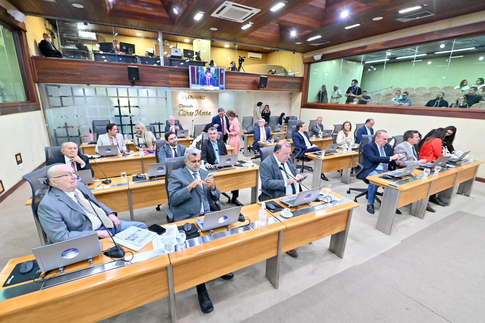 Plenário da ALRN debate feminicídio, infraestrutura e fortalecimento dos municípios